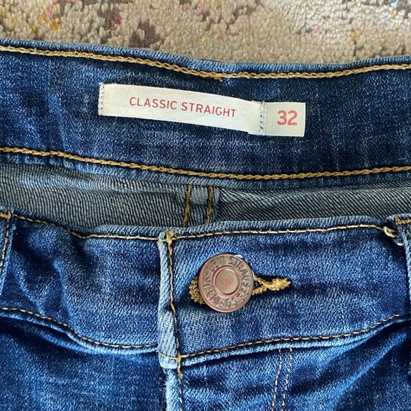 Levi’s Classic Straight Jeans - Picture 9 of 9